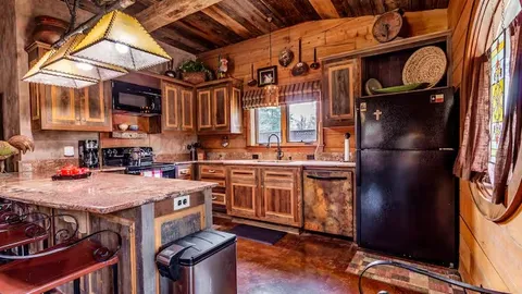 Deluxe Cabin — image 2 of 5