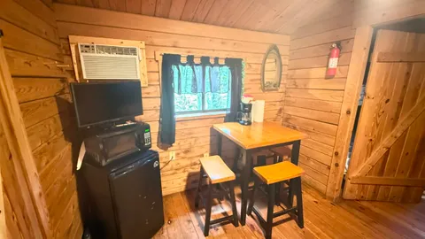 Deluxe Cabin — image 2 of 8