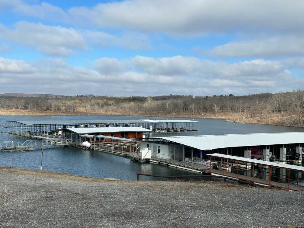 Sixshooter Marina & Cabins - Photo 5