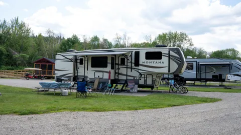 Premium Pull-Thru RV Site — image 2 of 5