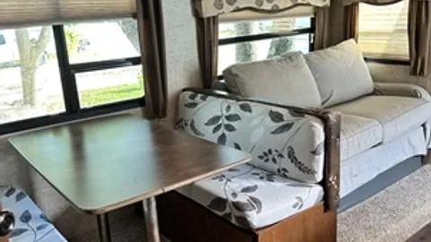 Rental RV- Middle — image 8 of 8