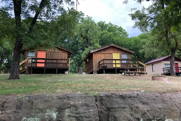 Riverside Resort – photo 1