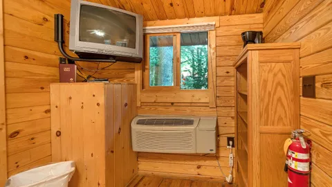Boo Boo Chalet 4 Sleeper — image 2 of 8