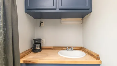 Country Cabin — image 2 of 5