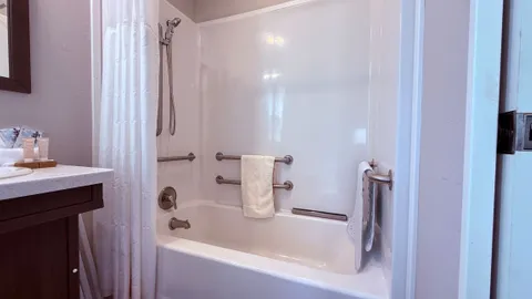 Diamond 1 Bedroom Cottage — image 9 of 9