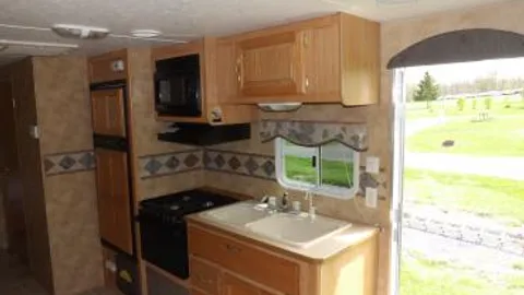 Hornet RV Rental — image 9 of 9
