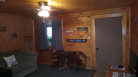 Deluxe One Bedroom Cabin — image 6 of 6