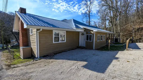 Logan Lodging - Mountaineer Hillbilly Retreat — image 1 of 22