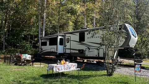 30/50 AMP Back-In RV Sites with Sewer — image 9 of 9