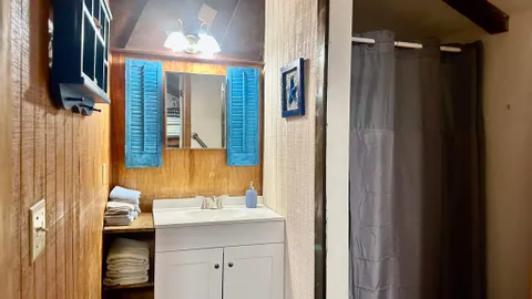 Cabin 1 — image 6 of 6