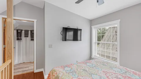 Hemlock Gorge Luxury Manor — image 16 of 16