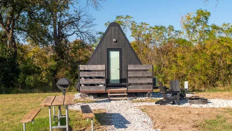 Bosque Cabin — image 2 of 6