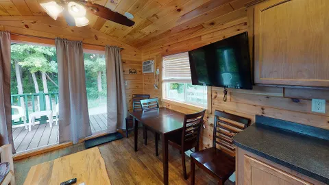 Deluxe Cabin — image 2 of 7