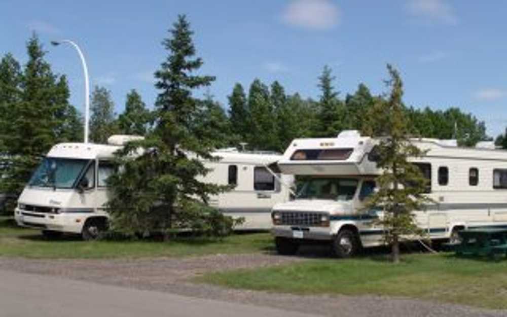 Mountain View Camping, Calgary, Alberta - Photo 3