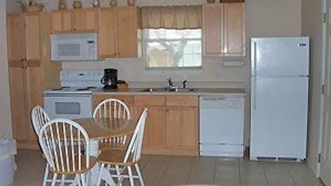 COTTAGE — image 2 of 3
