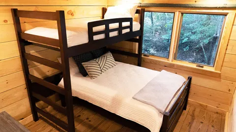 Laurel Cove Cottage — image 2 of 11