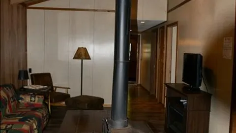 Cabin - Cedar — image 2 of 17