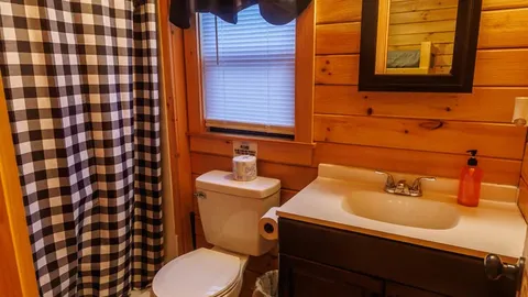 Cabin 4 - McCorkle Manor — image 2 of 6