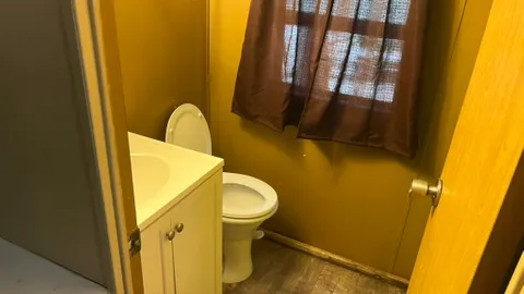 Cabins w/ Bathroom (Full Facility) — image 2 of 7