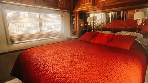 Class A Motorhome — image 2 of 7