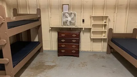 Siks Bunk Cabin — image 2 of 3