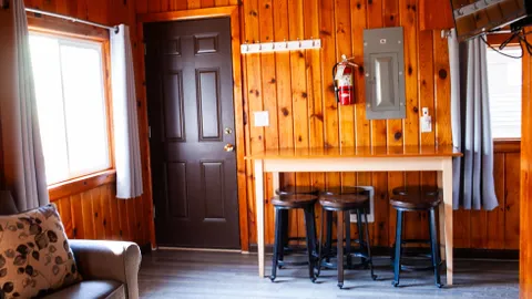 North Lakeview Cabin 5- 1bedroom (Q, Tw, Sofa) — image 10 of 10