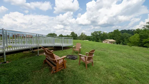 Scenic View Deluxe Cottages - 2 Bedroom — image 2 of 18