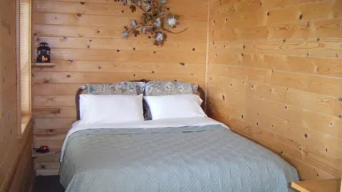North Lakefront Cabin 3- 2bedrooms — image 2 of 6