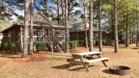 Premium Water Front 2 Bedroom Cabin — image 9 of 9