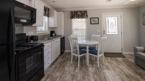 Standard Rental 1 Bedroom — image 2 of 10