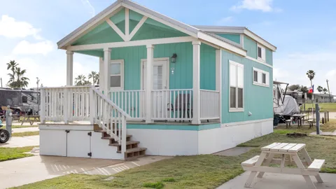 Bungalow - 1 Queen / 2 Twin Beds — image 1 of 6