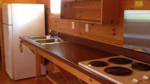 Deluxe Cabin 2 Bedroom 1 Bath — image 3 of 3