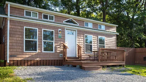 Cottage — image 1 of 11