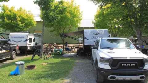 Poolside Shade RV Site — image 2 of 2