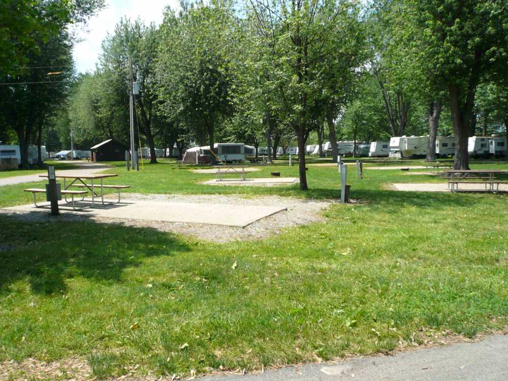 Standard Pull-Thru RV Site