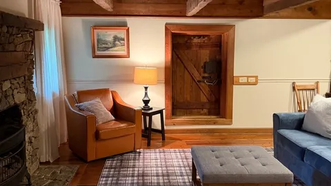 Authentic Log Cabin (Pioneer) — image 11 of 11