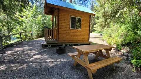 CAMPING CABIN — image 2 of 8