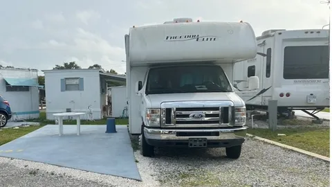 30/50 AMP Full Hookup RV Site /Wi-fi tower — image 1 of 5