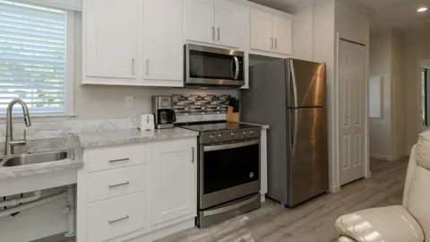 Standard Cottage Rental — image 2 of 12