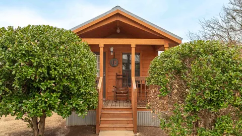 Deluxe Trailblazer Cabin — image 1 of 8