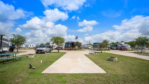 Back-In Premium RV Site — image 2 of 3