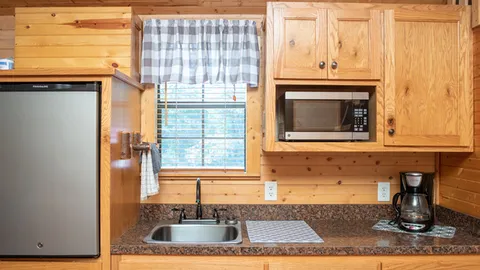Lake Stephens: Medium Open Floor Plan Cabin — image 2 of 5