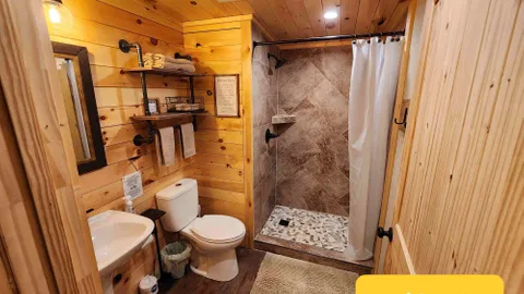 Cabin 1 — image 2 of 4