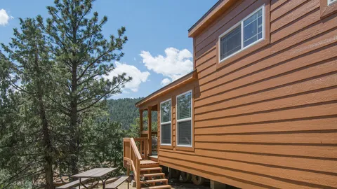Yogi Bear™ Lookout — image 1 of 9