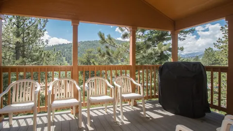 Yogi Bear™ Lookout — image 9 of 9