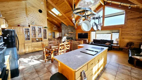 Greenhorn Mountain Lodge — image 2 of 22