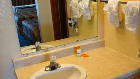 Standard Rooms — image 2 of 6