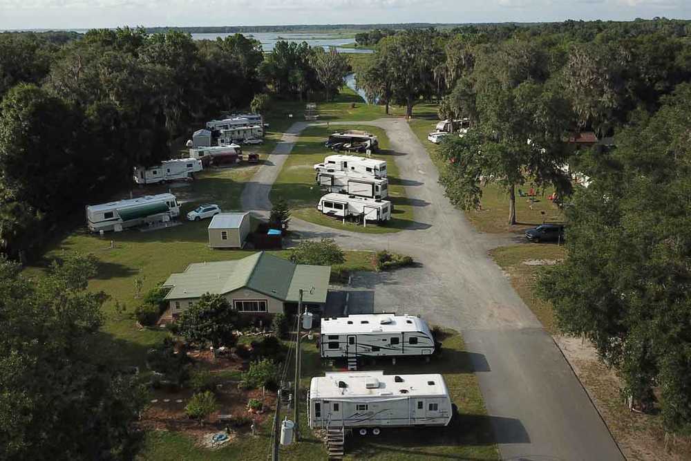 Water's Edge Oaks RV Resort, Citra, Florida