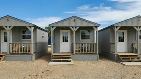 Studio Cabin — image 2 of 6