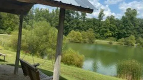 Cabin 5 — image 2 of 3